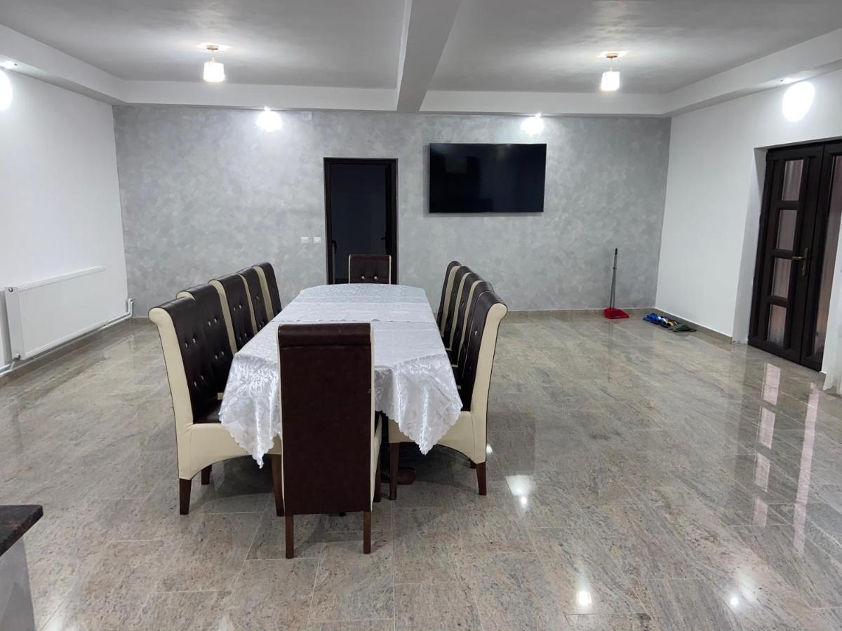 Pensiunea Casa Deny Novaci-Străini Dış mekan fotoğraf